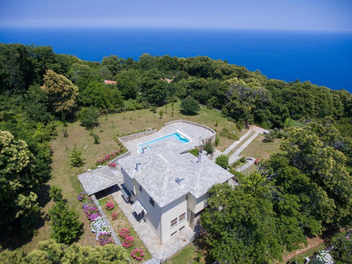 Luxury Villa With Pool In Цагарада Экстерьер фото